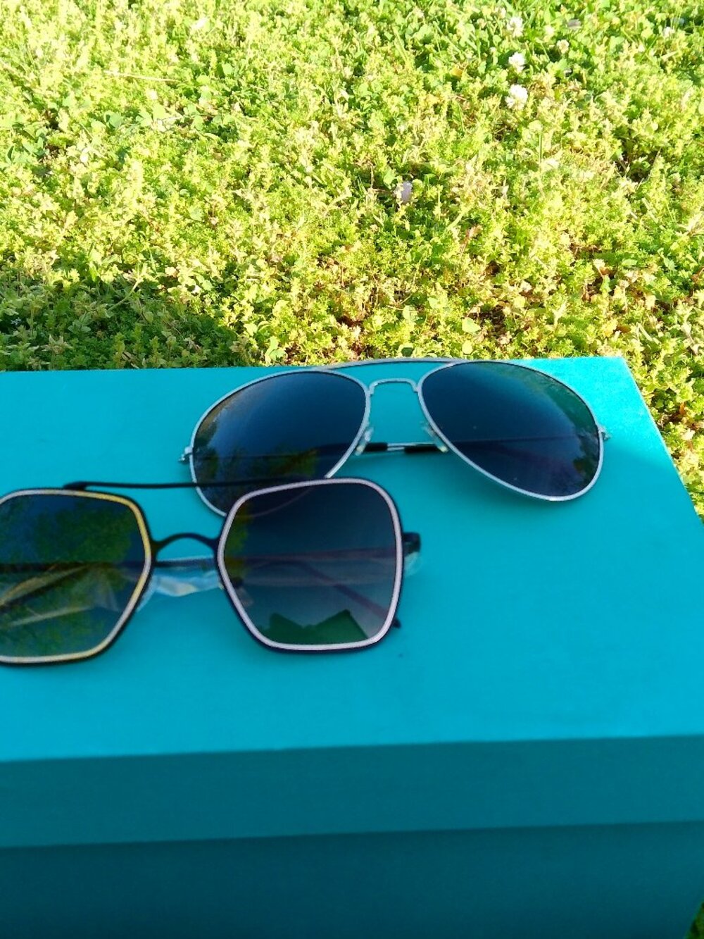 2 PR OF SUNGLASSES NEW IN PK HB